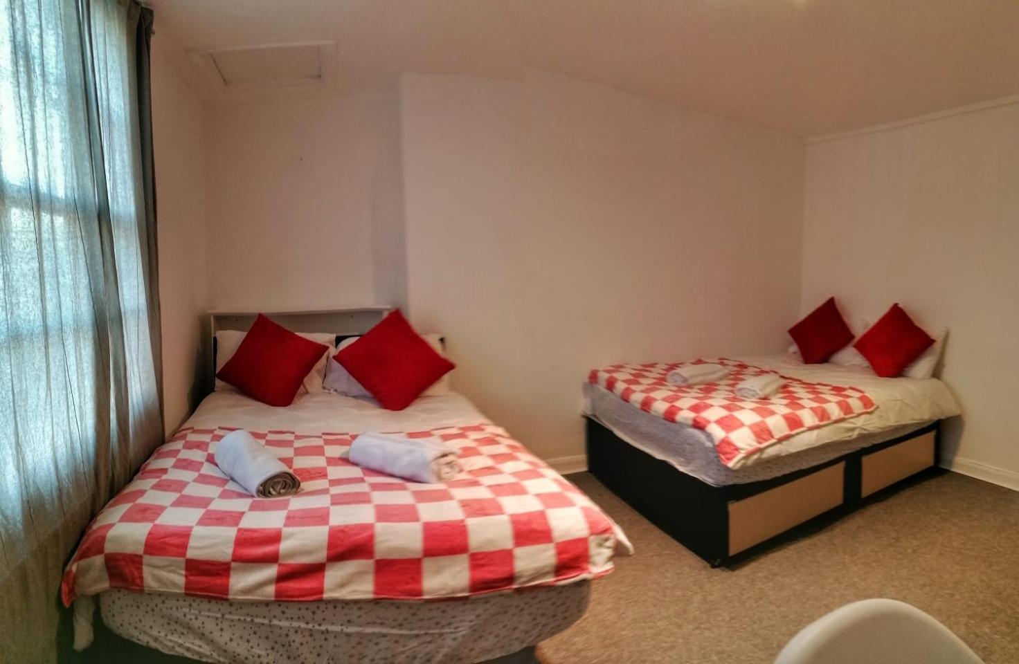 5 Bedrooms House In King's Cross Casa de férias *