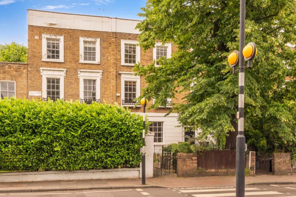 5 Bedrooms House In King's Cross Casa de férias